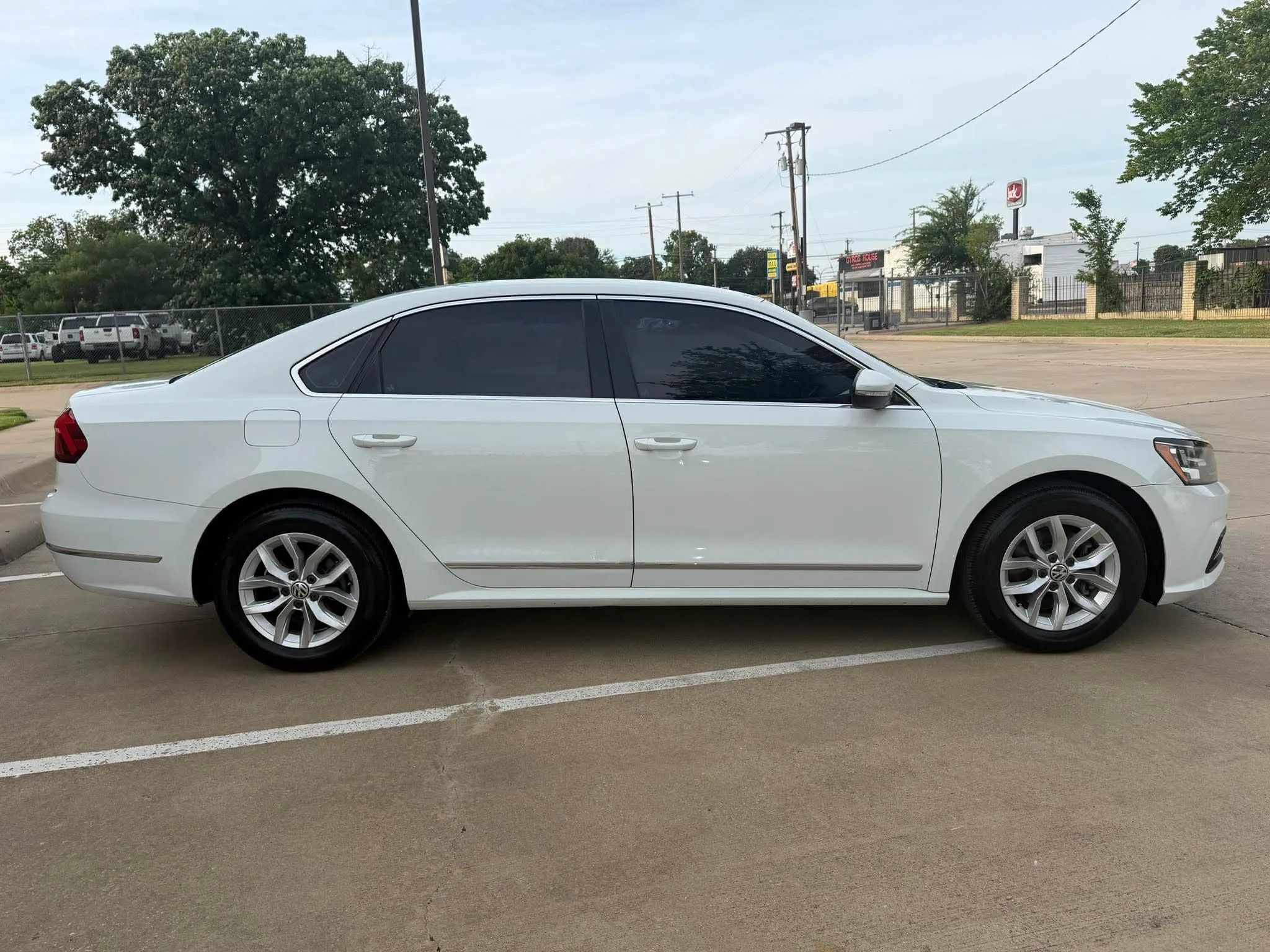 Used 2017 Volkswagen Passat 1.8T S FWD image 9