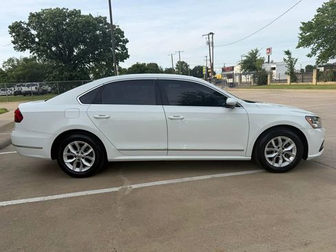 Used 2017 Volkswagen Passat 1.8T S FWD image 9