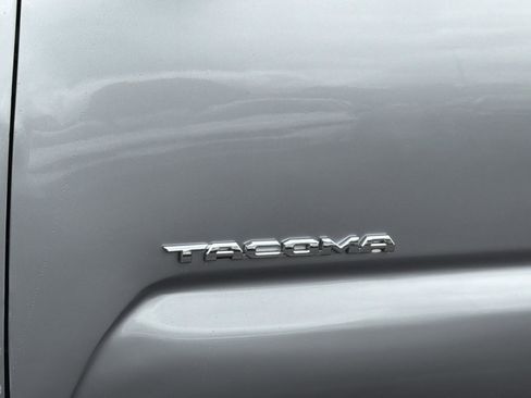 Used 2017 Toyota Tacoma TRD Sport w/ Premium & Technology Package AWD/4WD image 73