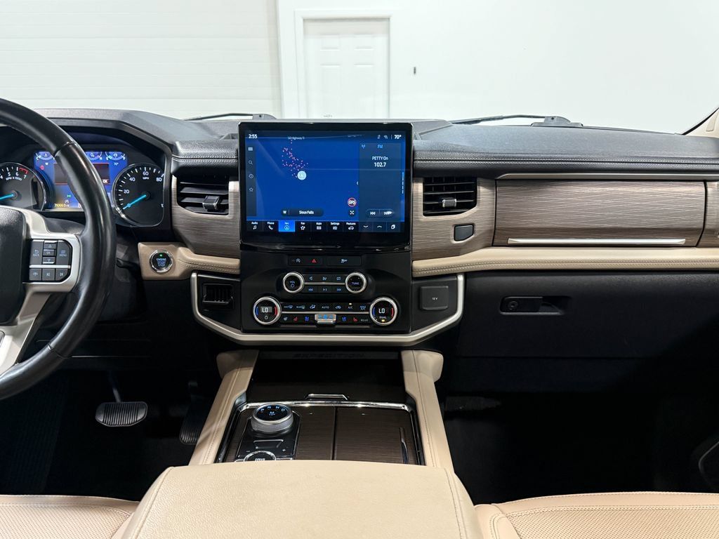 Used 2024 Ford Expedition Limited AWD/4WD image 18
