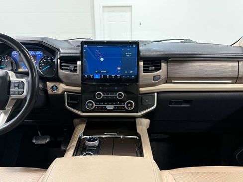 Used 2024 Ford Expedition Limited AWD/4WD image 18