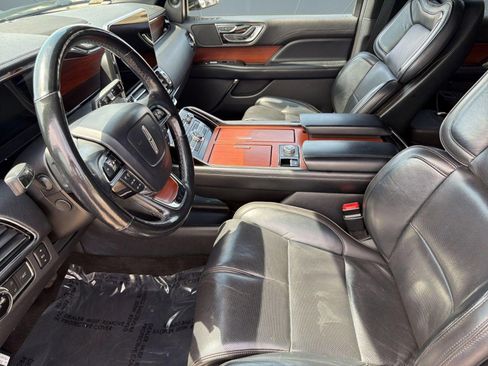 Used 2018 Lincoln Navigator Select AWD/4WD image 5