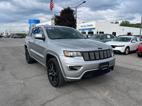 Used 2018 Jeep Grand Cherokee Altitude AWD/4WD image 7