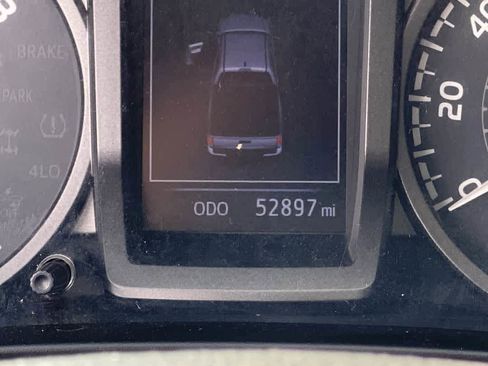 Used 2019 Toyota Tacoma TRD Sport image 18