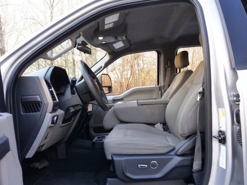 Used 2019 Ford F350 XLT w/ XLT Premium Package image 24