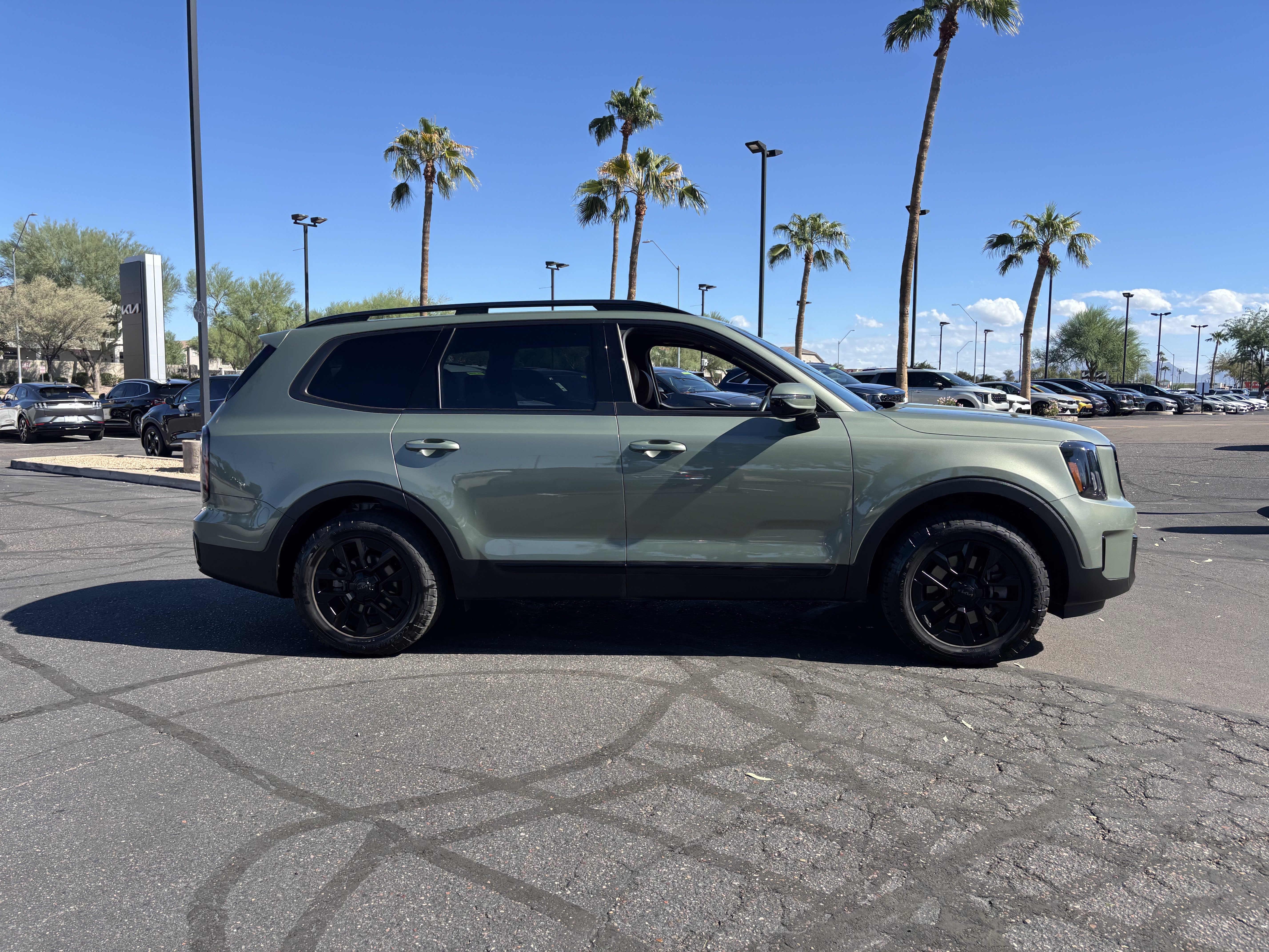 Certified 2025 Kia Telluride SX Prestige X-Pro AWD/4WD image 2