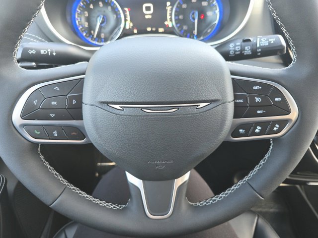 New 2027 Chrysler Pacifica Select AWD/4WD image 13