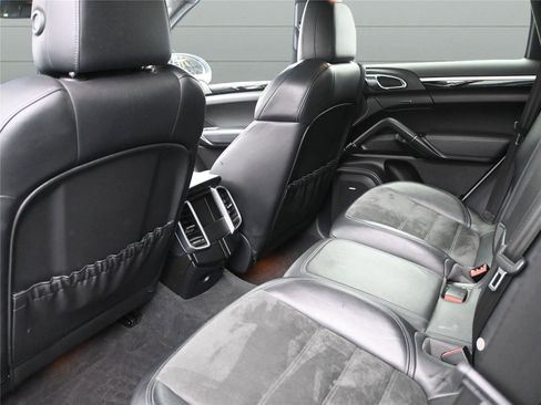 Used 2014 Porsche Cayenne GTS image 26