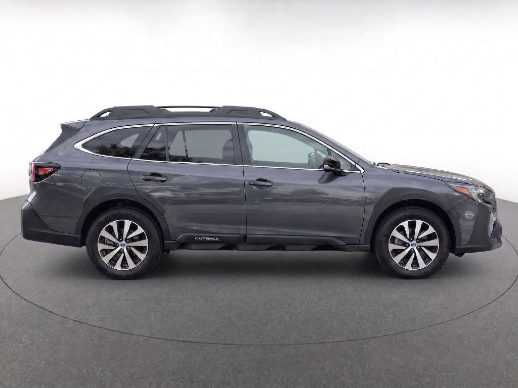 Used 2025 Subaru Outback Premium AWD/4WD image 8