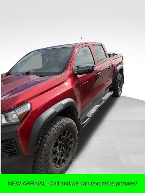 Used 2025 Chevrolet Colorado Trail Boss AWD/4WD image 1