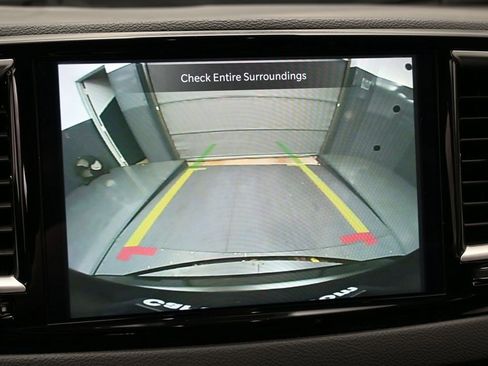 Used 2024 Chrysler Pacifica Touring-L image 23