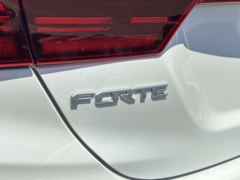 Used 2024 Kia Forte GT-Line w/ GT-Line Premium Package FWD image 7