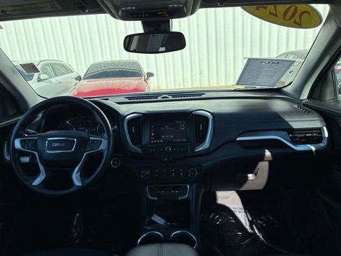 Used 2024 GMC Terrain SLE image 32