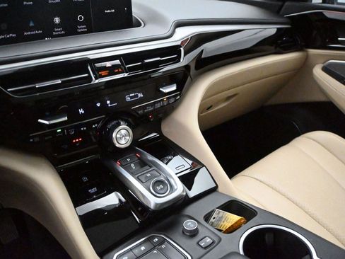 Certified 2024 Acura MDX SH-AWD w/ Technology Package image 4