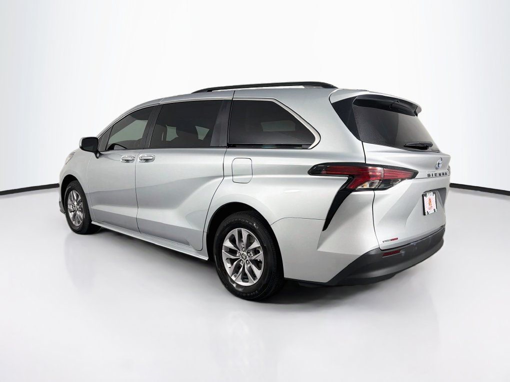 Used 2022 Toyota Sienna LE FWD image 7