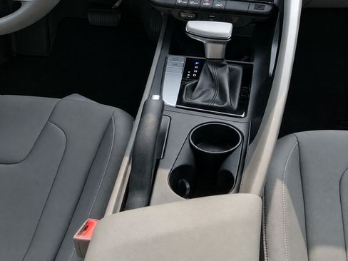 Used 2024 Hyundai Elantra SEL FWD image 14