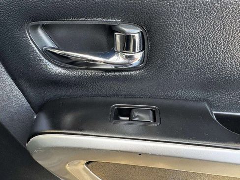 Used 2017 Nissan Titan SL image 46