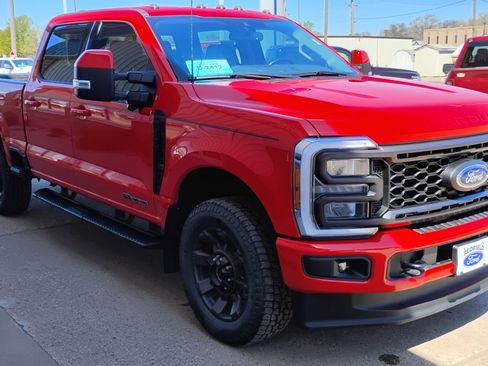 Used 2023 Ford F250 Lariat w/ Sport Appearance Package AWD/4WD image 4