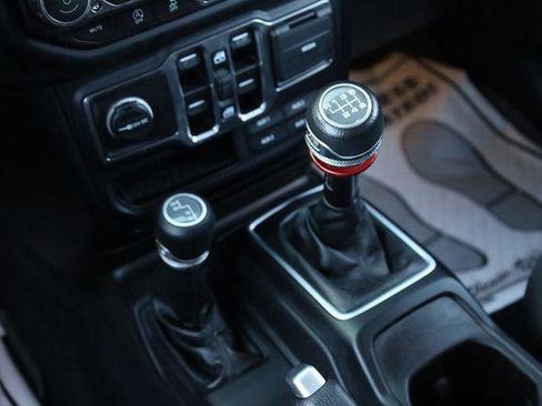 Used 2018 Jeep Wrangler Unlimited Sport S AWD/4WD image 37
