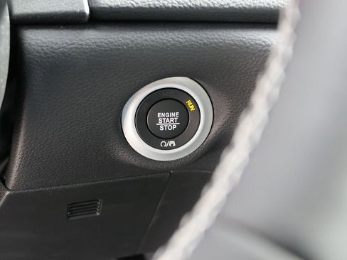New 2026 Chrysler Pacifica Select FWD image 13