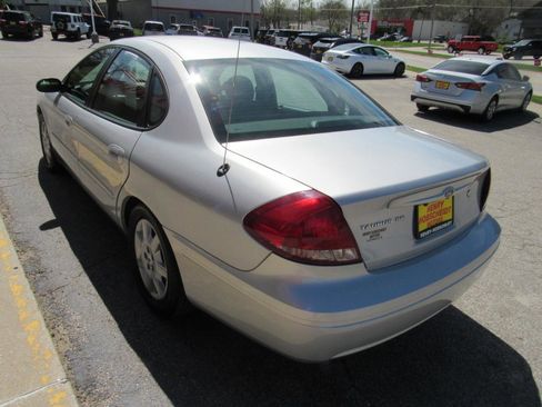 Used 2004 Ford Taurus SE image 9