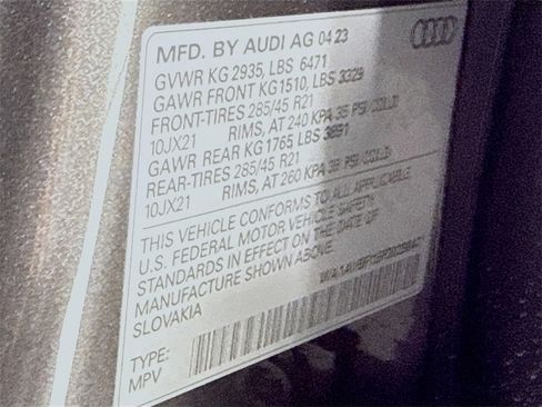 Used 2023 Audi Q8 Premium image 32