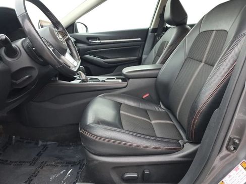 Used 2024 Nissan Altima 2.5 SR FWD image 13