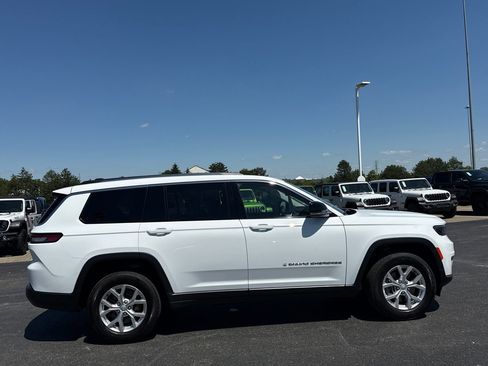 Used 2023 Jeep Grand Cherokee L Limited AWD/4WD image 2