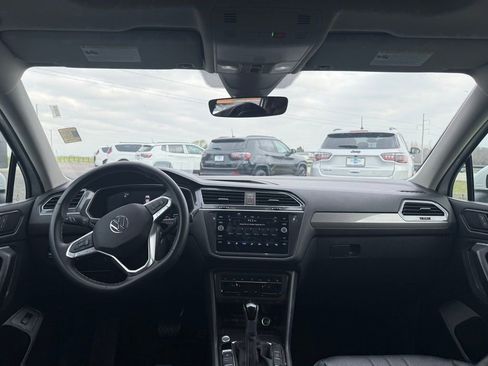 Used 2024 Volkswagen Tiguan SE image 11