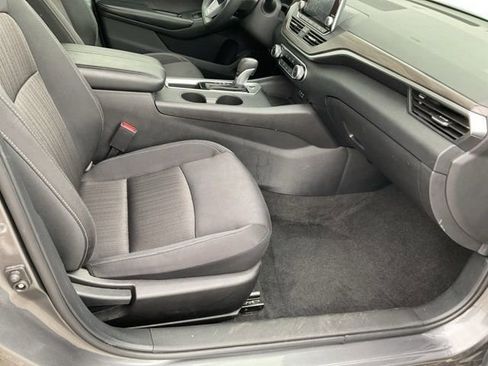 Used 2025 Nissan Altima 2.5 SV image 14