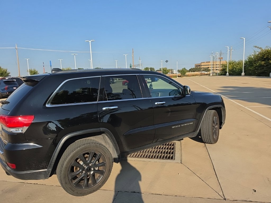 Used 2017 Jeep Grand Cherokee Limited AWD/4WD image 3