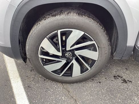 Used 2024 Volkswagen Atlas SE image 32