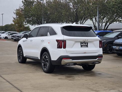 New 2026 Kia Sorento S image 3