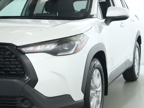 Certified 2023 Toyota Corolla Cross LE AWD/4WD image 4