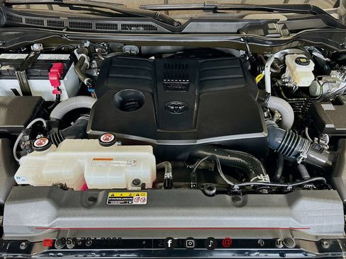 Used 2024 Toyota Tundra SR5 w/ SR5 Convenience Package AWD/4WD image 27
