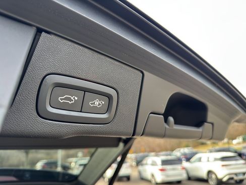 Certified 2022 Volvo XC60 B5 Momentum w/ Climate Package image 35