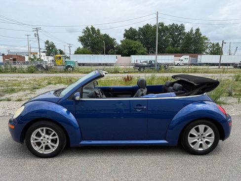 Used 2008 Volkswagen Beetle S FWD image 2
