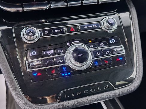 Used 2020 Lincoln Corsair AWD image 16