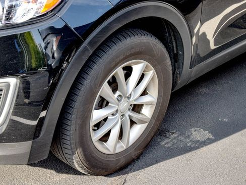 Used 2018 Kia Sorento FWD image 23
