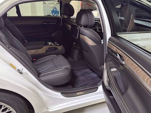 Used 2022 Genesis G90 5.0 Ultimate image 28