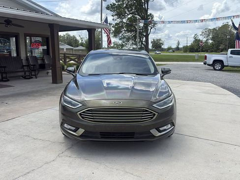 Used 2017 Ford Fusion SE w/ Fusion SE Technology Package FWD image 2