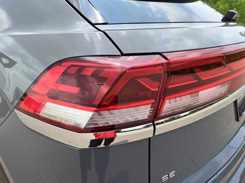 Used 2024 Volkswagen Atlas Cross Sport SE FWD image 35