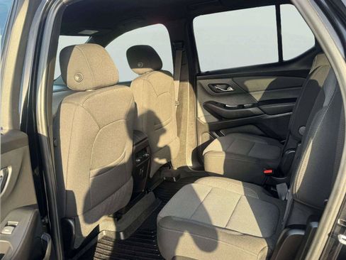 Used 2022 Chevrolet Traverse LT FWD image 39