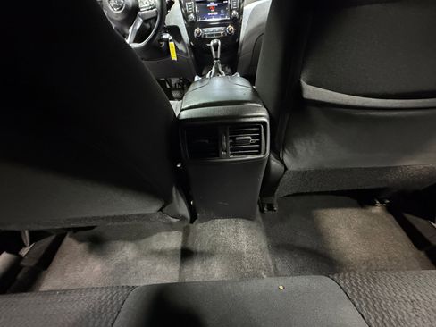 Used 2021 Nissan Rogue Sport S image 32