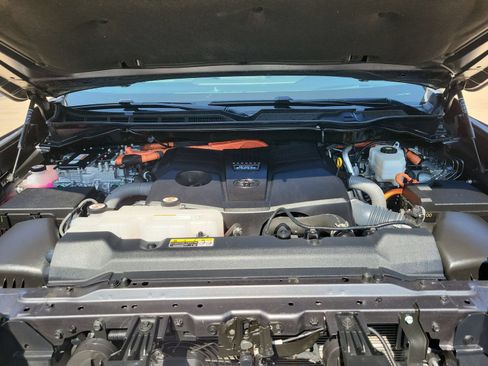 Used 2024 Toyota Sequoia Capstone AWD/4WD image 30