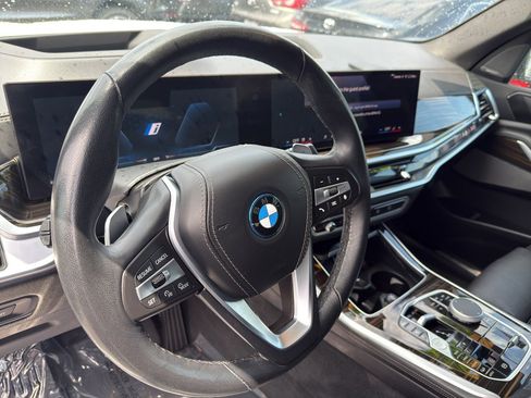 Used 2025 BMW X5 xDrive50e AWD/4WD image 11
