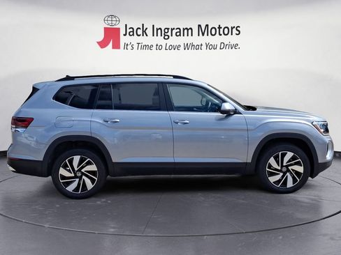 Used 2026 Volkswagen Atlas SE w/ Panoramic Sunroof Package FWD image 6