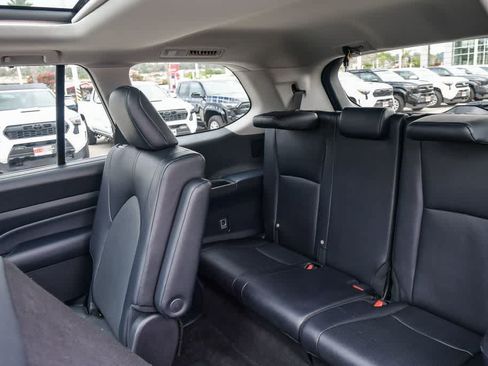 Used 2025 Toyota Grand Highlander FWD image 19