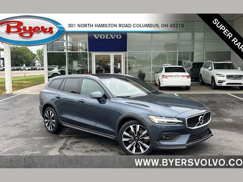 Used 2022 Volvo V60 T5 Cross Country AWD/4WD image 1