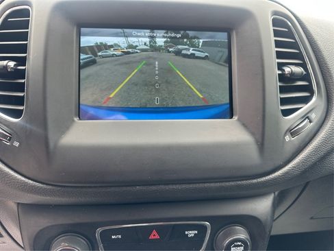 Used 2019 Jeep Compass Latitude w/ Popular Equipment Group AWD/4WD image 32